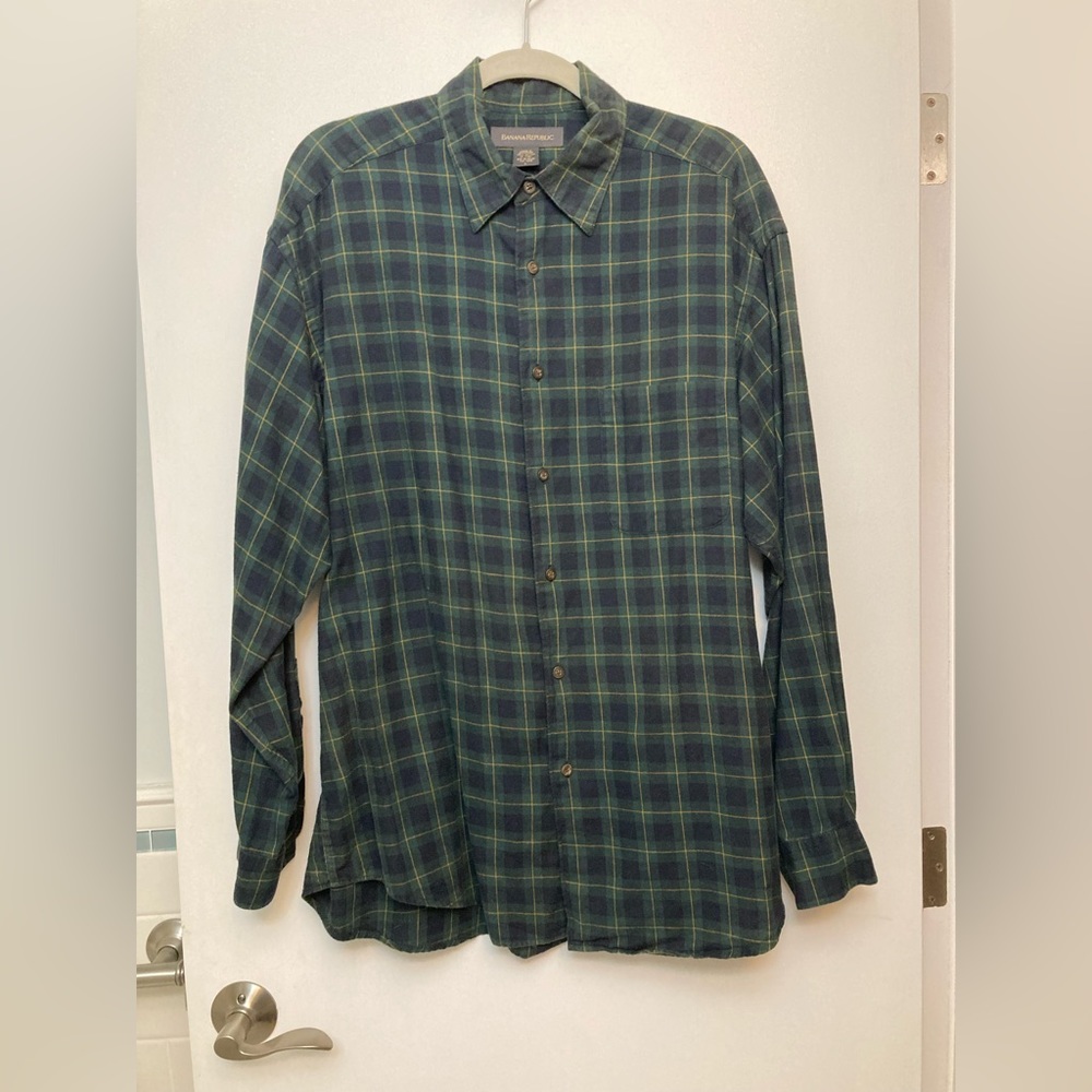 BANANA REPUBLIC Plaid Flannel Shirt in Size L Excellent like new!